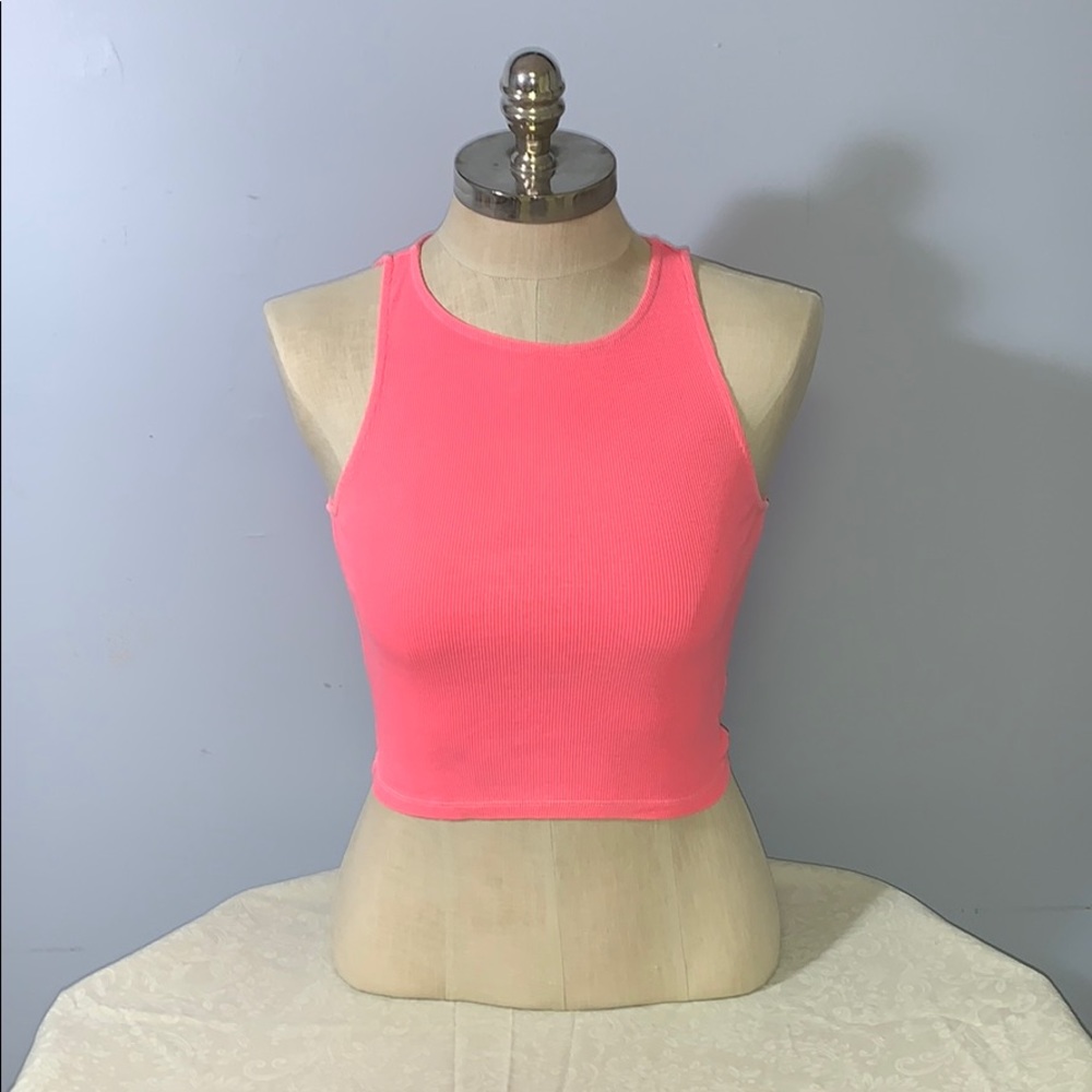 2 Cropped Tanks - Picture 2 of 7